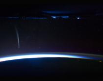 Station Commander Captures Unprecedented View of Comet Station Commander Captures Unprecedented View of Comet