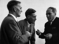 Giuseppe Occhialini (a destra) con i premi Nobel C.F. Powell (a sinistra) e P. Blackett (al centro) Giuseppe Occhialini (a destra) con i premi Nobel C.F. Powell (a sinistra) e P. B