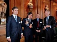 Parisi riceve il premio Microsoft European Science Award assegnato dalla Royal Society e dall’Académie des sciences in Parigi il 16 ottobre 2007 Parisi riceve il premio Microsoft European Science Award assegnato dalla Royal S
