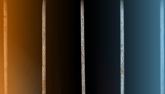 sbarre con sfumature arancione e azzurra