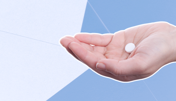 mano con pillola