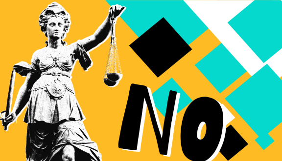 statua della giustizia con un grande NO