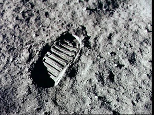 uomo sulla luna