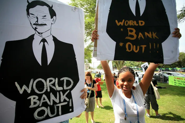 Manifestazione di Friends of the Earth International ai colloqui delle Nazioni Unite sul Green Climate Fund