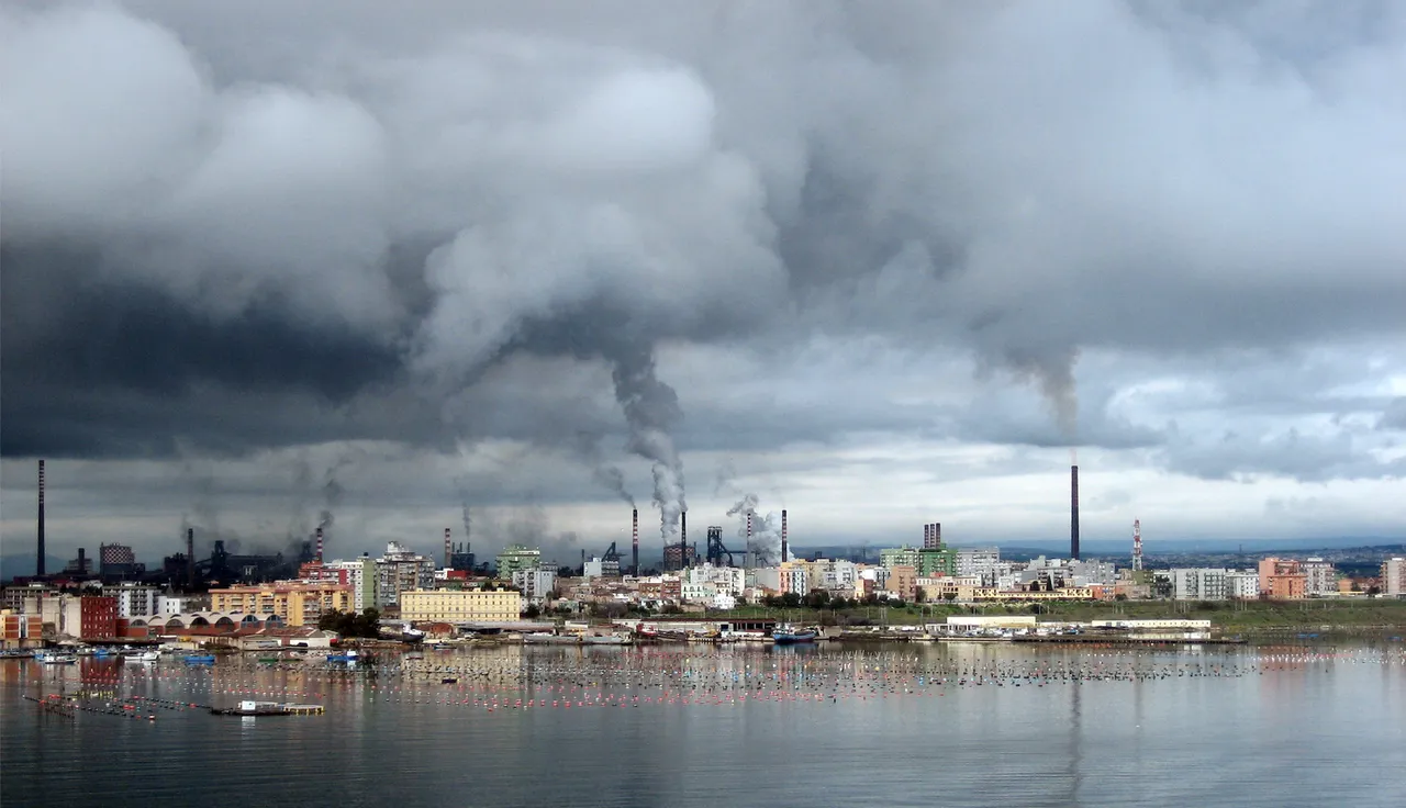 gli stabilimenti ex ilva di taranto