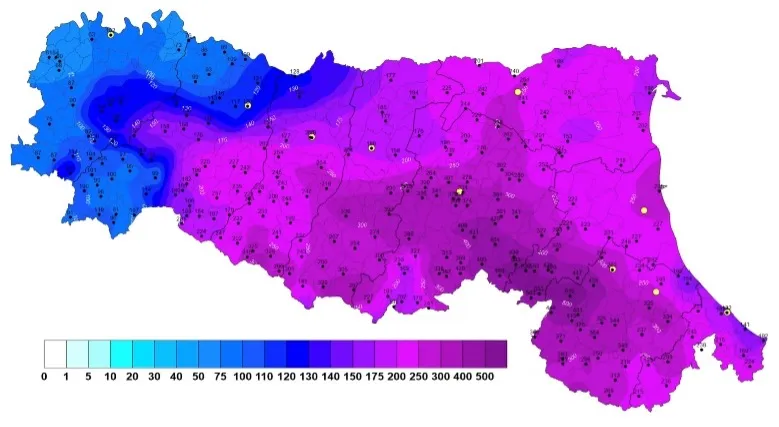 Figura 3 – Precipitazione cumulata osservata dal 1 al 17 maggio 2023, con indicazione dei valori puntuali e dei confini dei territori comunali