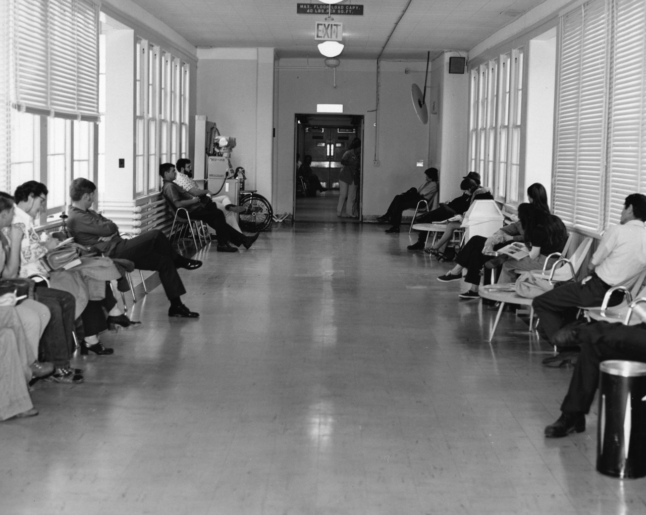 Persone in attesa in ospedale
