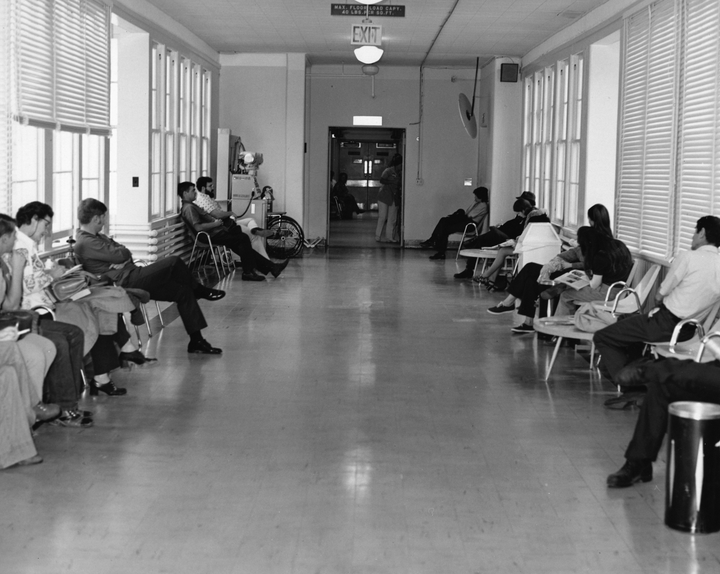 Persone in attesa in ospedale